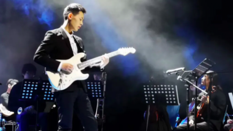 【优秀学员】放弃体制内的公务员转行成为职业乐手是一种什么体验？